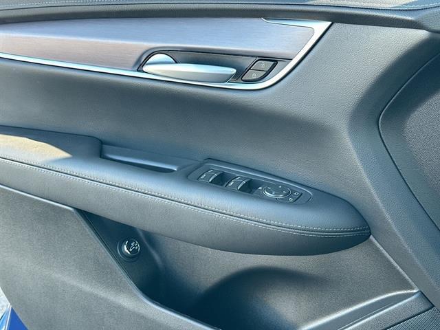 new 2025 Cadillac XT5 car, priced at $37,415