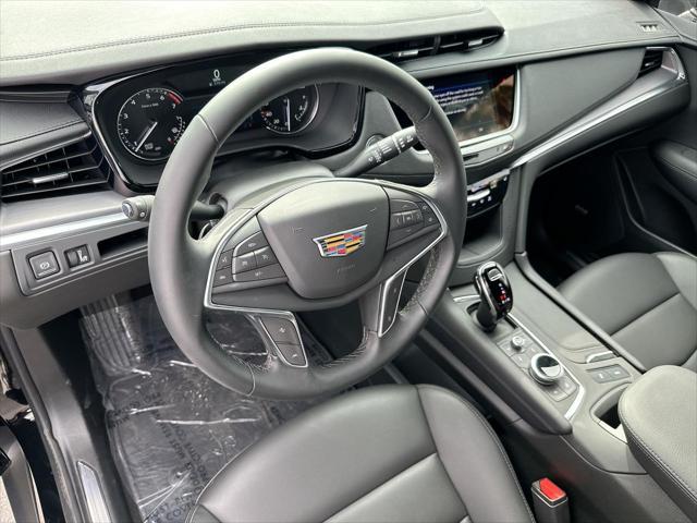 new 2025 Cadillac XT5 car, priced at $40,315