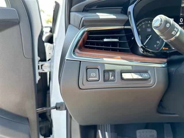 new 2025 Cadillac XT5 car, priced at $52,090