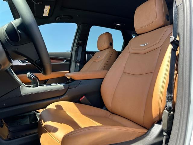 new 2025 Cadillac XT5 car, priced at $52,090