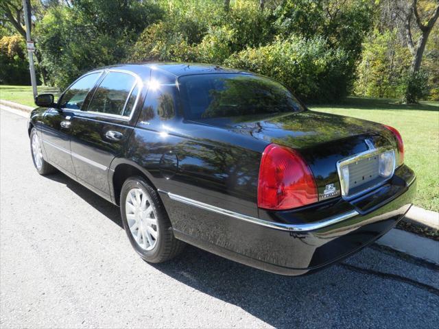 used 2007 Lincoln Town Car car, priced at $14,977