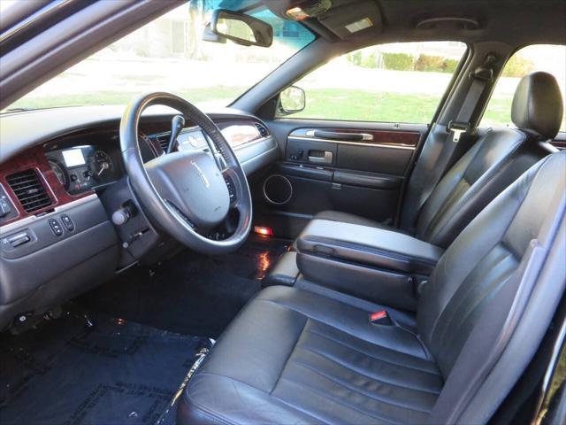 used 2007 Lincoln Town Car car, priced at $14,977