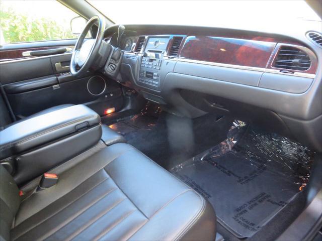 used 2007 Lincoln Town Car car, priced at $14,977