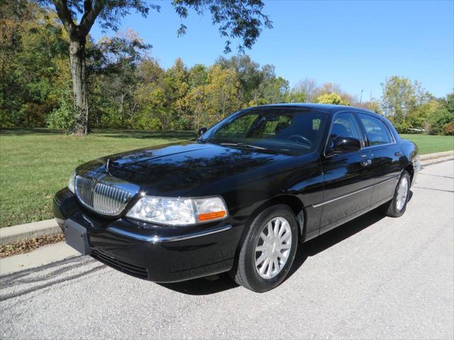 used 2007 Lincoln Town Car car, priced at $14,977