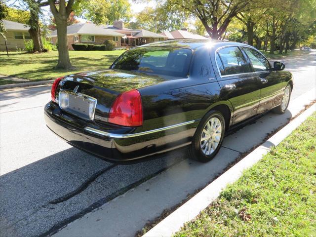 used 2007 Lincoln Town Car car, priced at $14,977