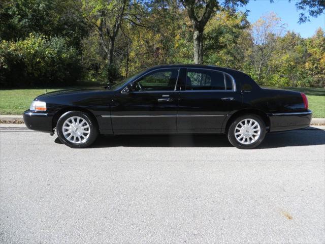 used 2007 Lincoln Town Car car, priced at $14,977