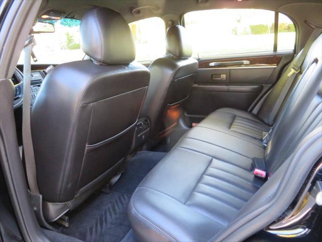 used 2007 Lincoln Town Car car, priced at $14,977