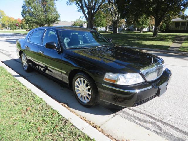 used 2007 Lincoln Town Car car, priced at $14,977