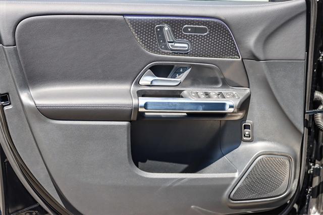 new 2025 Mercedes-Benz GLB 250 car, priced at $47,720
