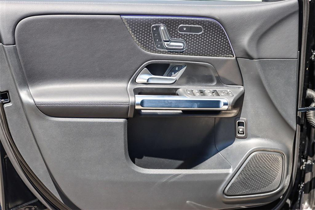 new 2025 Mercedes-Benz GLB 250 car, priced at $47,720