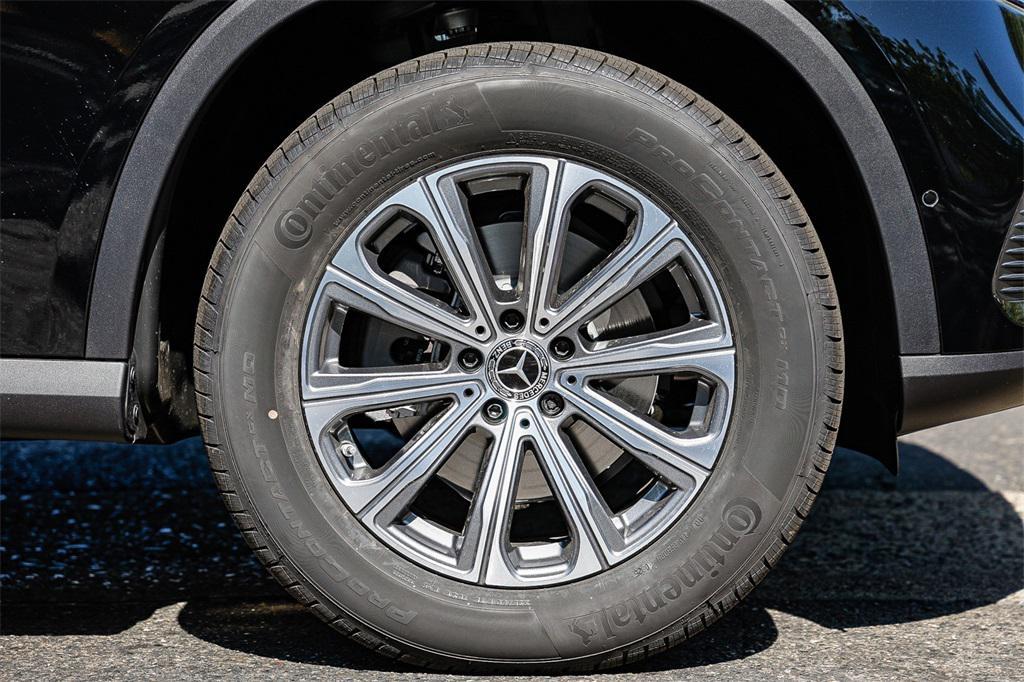 new 2025 Mercedes-Benz GLC 300 car, priced at $53,075