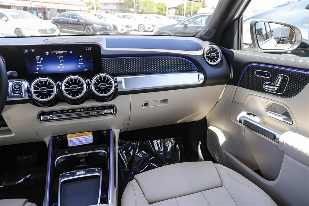 new 2024 Mercedes-Benz GLB 250 car, priced at $48,620