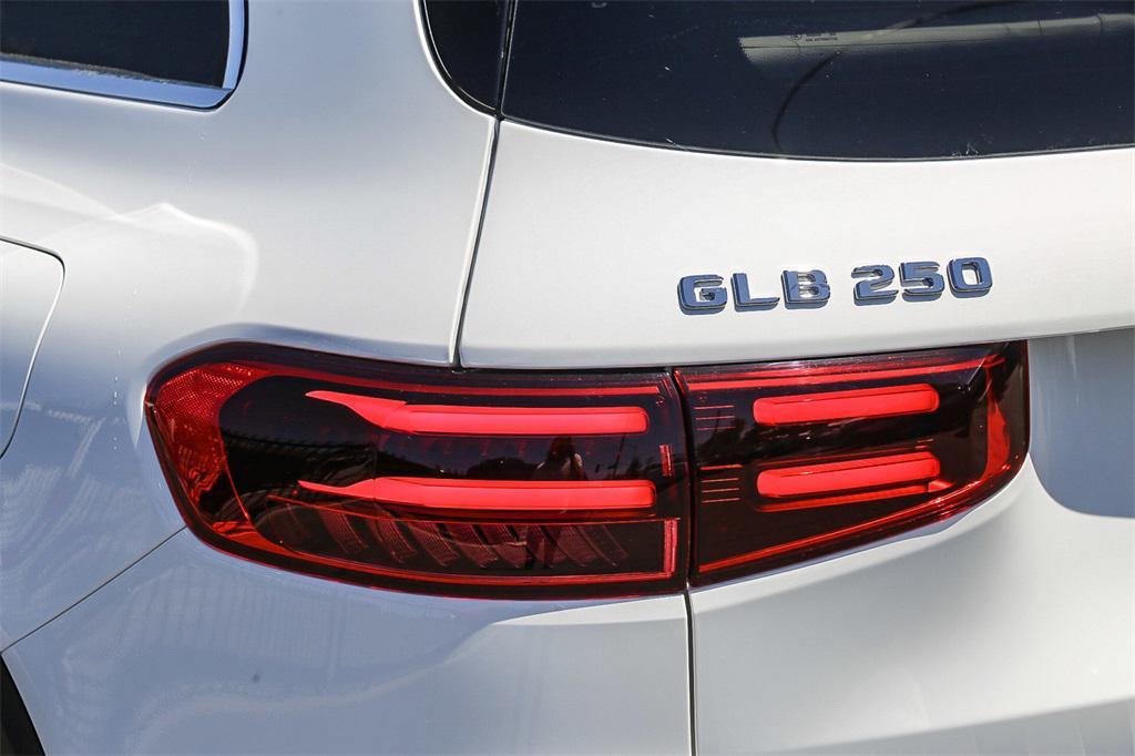 new 2024 Mercedes-Benz GLB 250 car, priced at $48,620