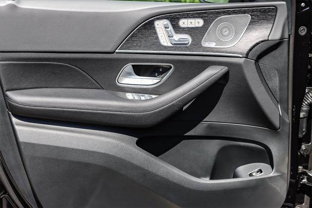 new 2025 Mercedes-Benz GLS 580 car, priced at $118,210