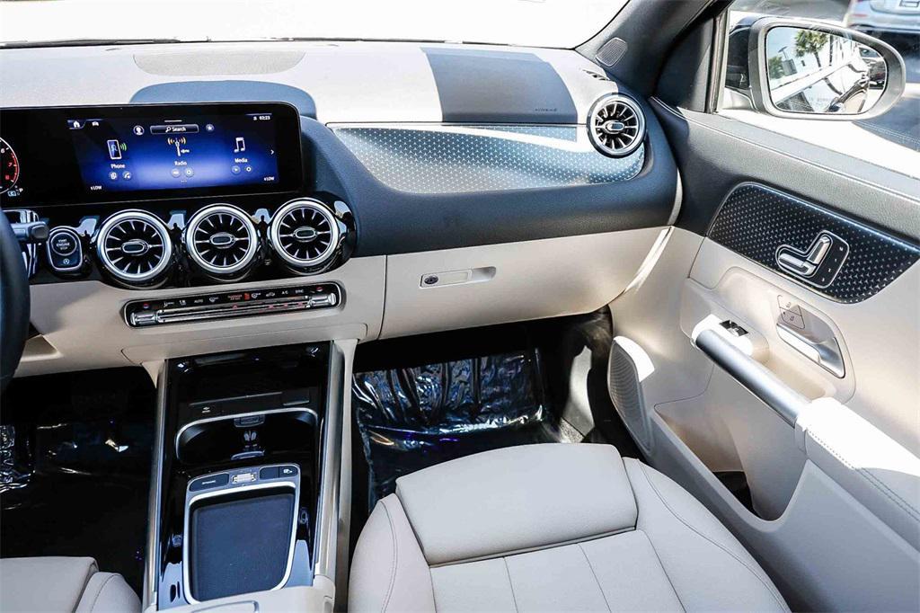 used 2025 Mercedes-Benz GLA 250 car, priced at $32,300