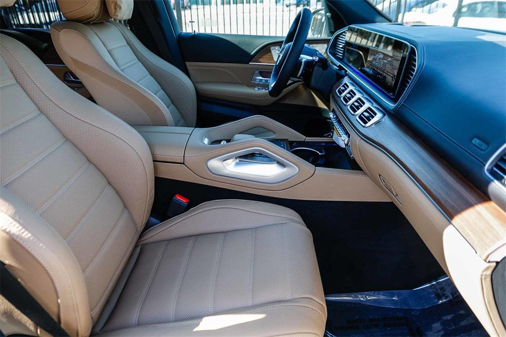 new 2026 Mercedes-Benz GLS 580 car, priced at $121,200