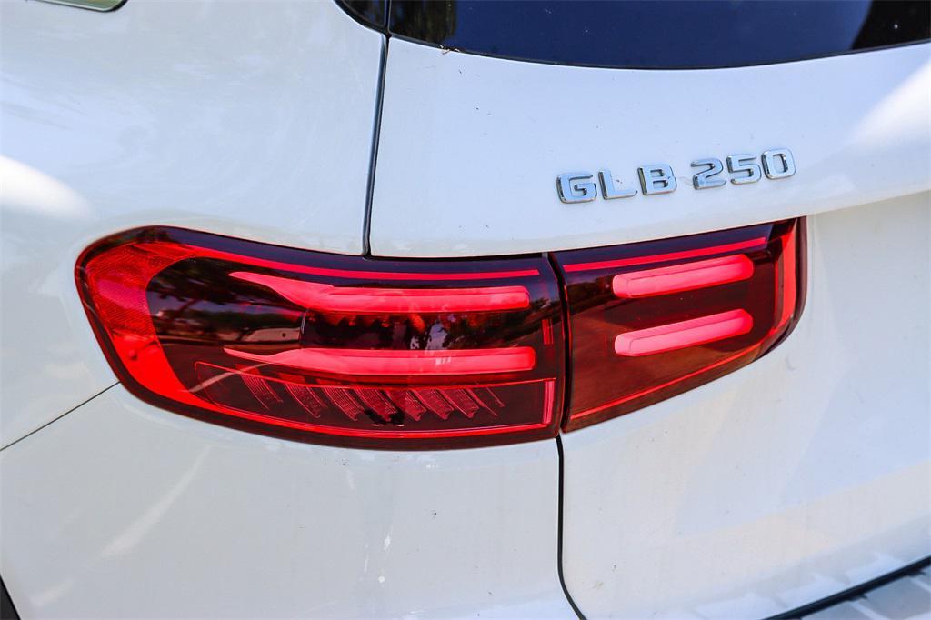 new 2025 Mercedes-Benz GLB 250 car, priced at $46,550