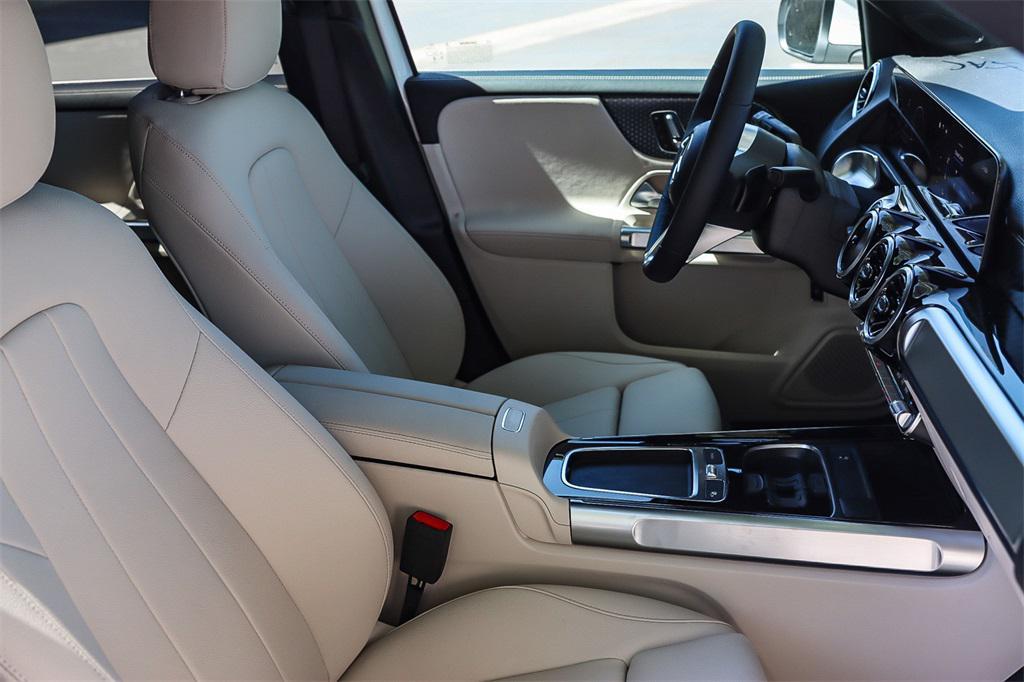 new 2025 Mercedes-Benz GLB 250 car, priced at $46,550