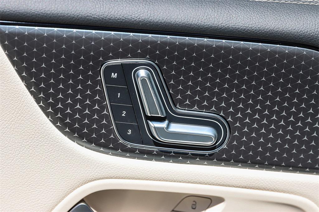 new 2025 Mercedes-Benz GLB 250 car, priced at $46,550