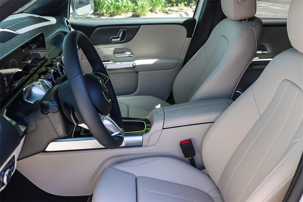 new 2025 Mercedes-Benz GLB 250 car, priced at $46,550