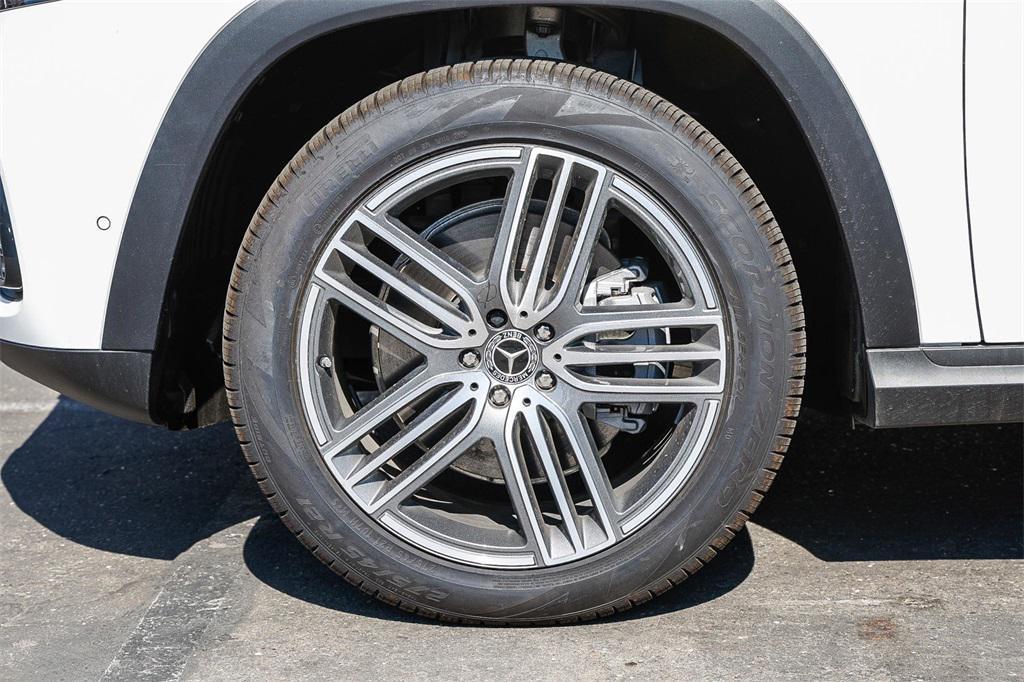 new 2024 Mercedes-Benz GLS 450 car