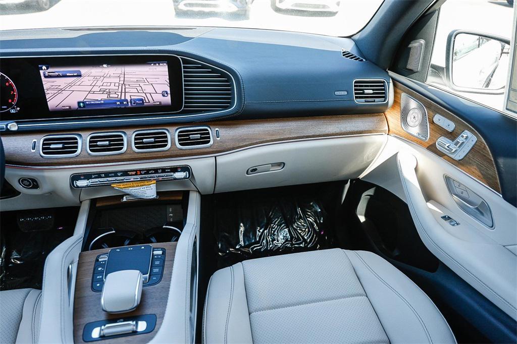 new 2024 Mercedes-Benz GLS 450 car