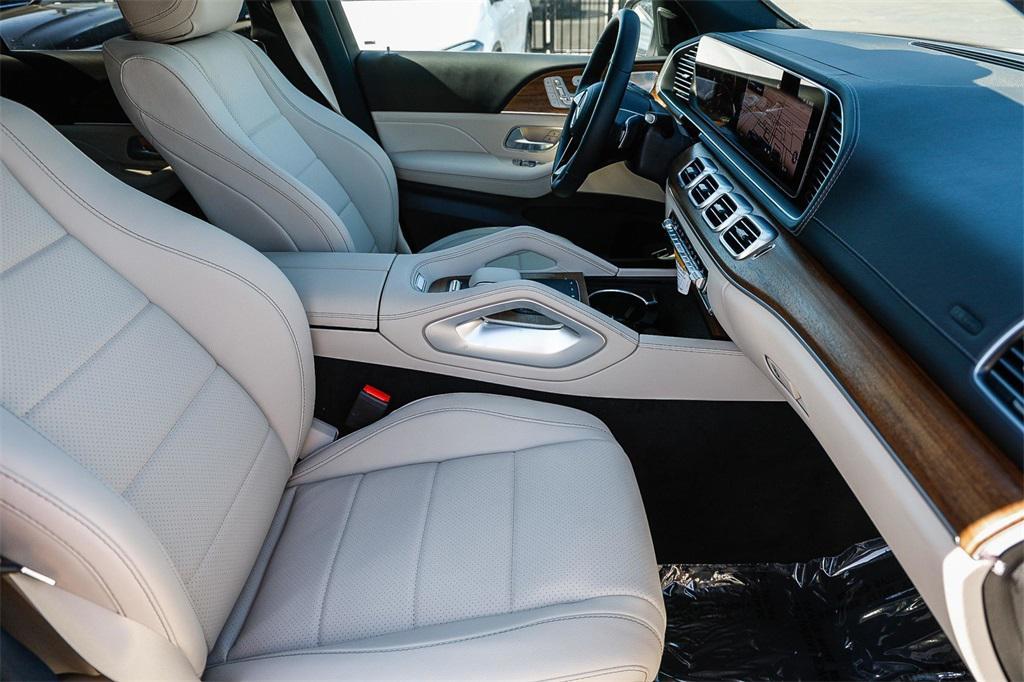 new 2024 Mercedes-Benz GLS 450 car