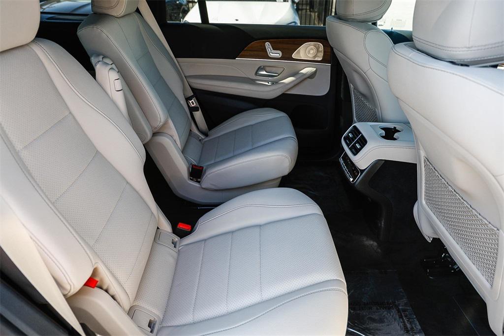 new 2024 Mercedes-Benz GLS 450 car