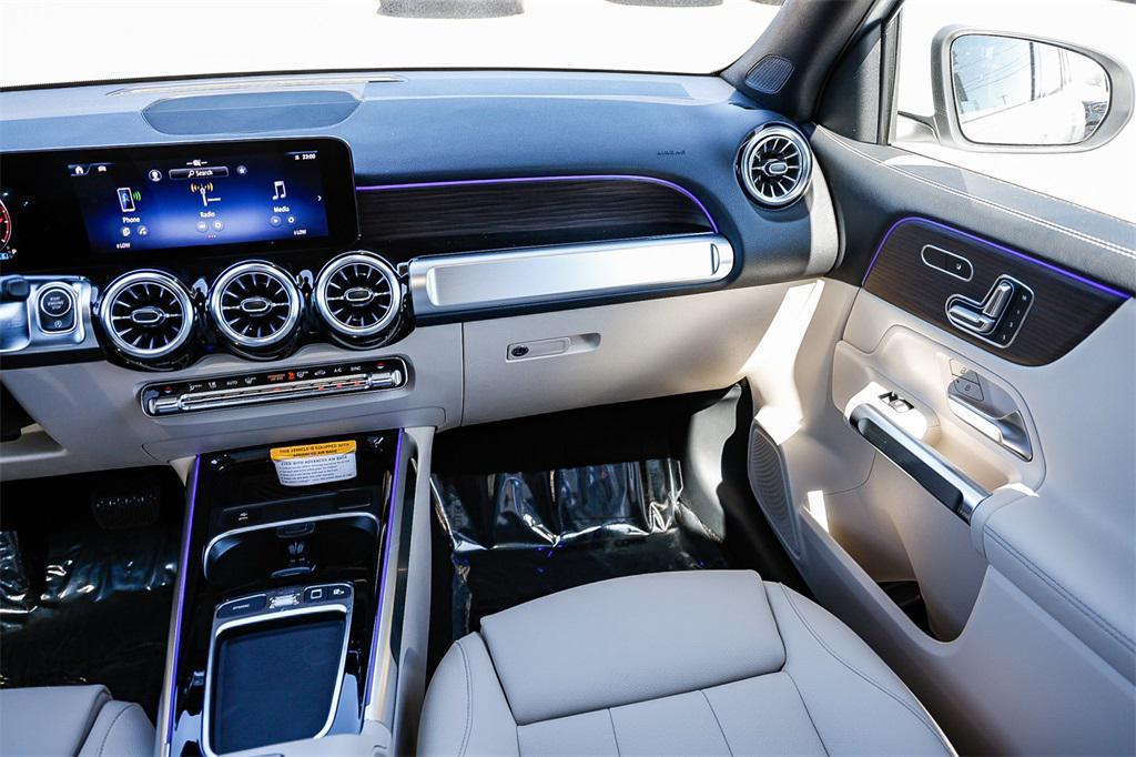 new 2025 Mercedes-Benz GLB 250 car, priced at $50,020