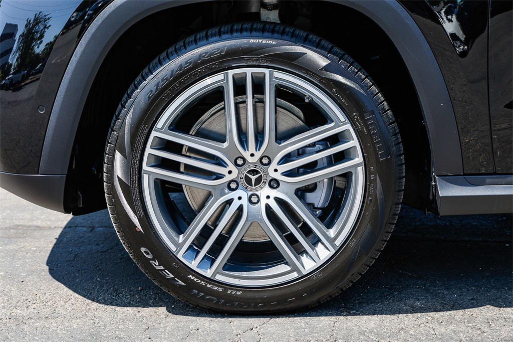 new 2025 Mercedes-Benz GLS 450 car, priced at $91,945