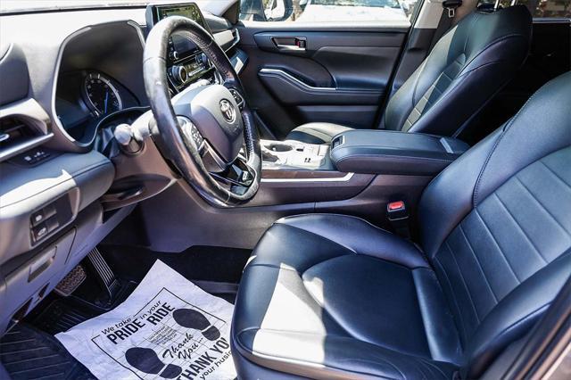 used 2021 Toyota Highlander Hybrid car, priced at $33,995