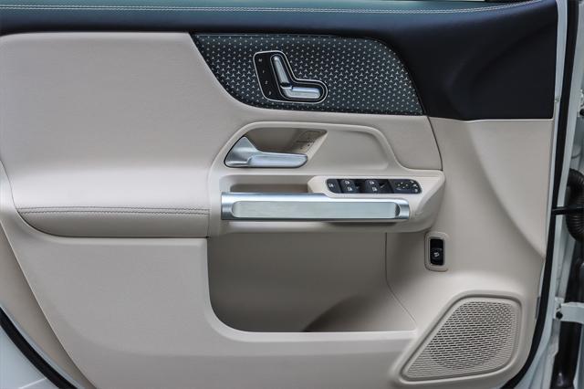 new 2025 Mercedes-Benz GLB 250 car, priced at $46,550