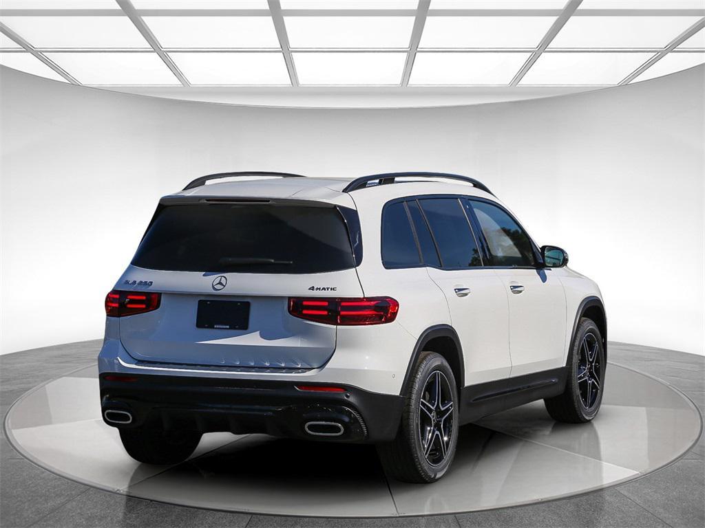 new 2024 Mercedes-Benz GLB 250 car, priced at $52,040
