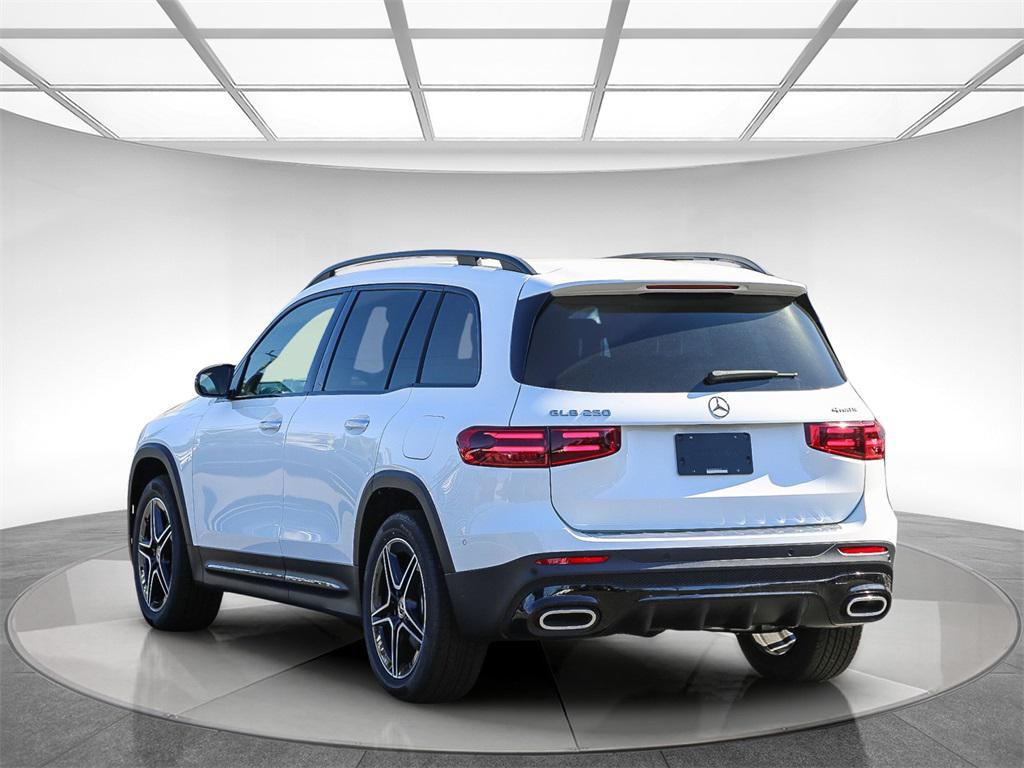 new 2024 Mercedes-Benz GLB 250 car, priced at $52,040