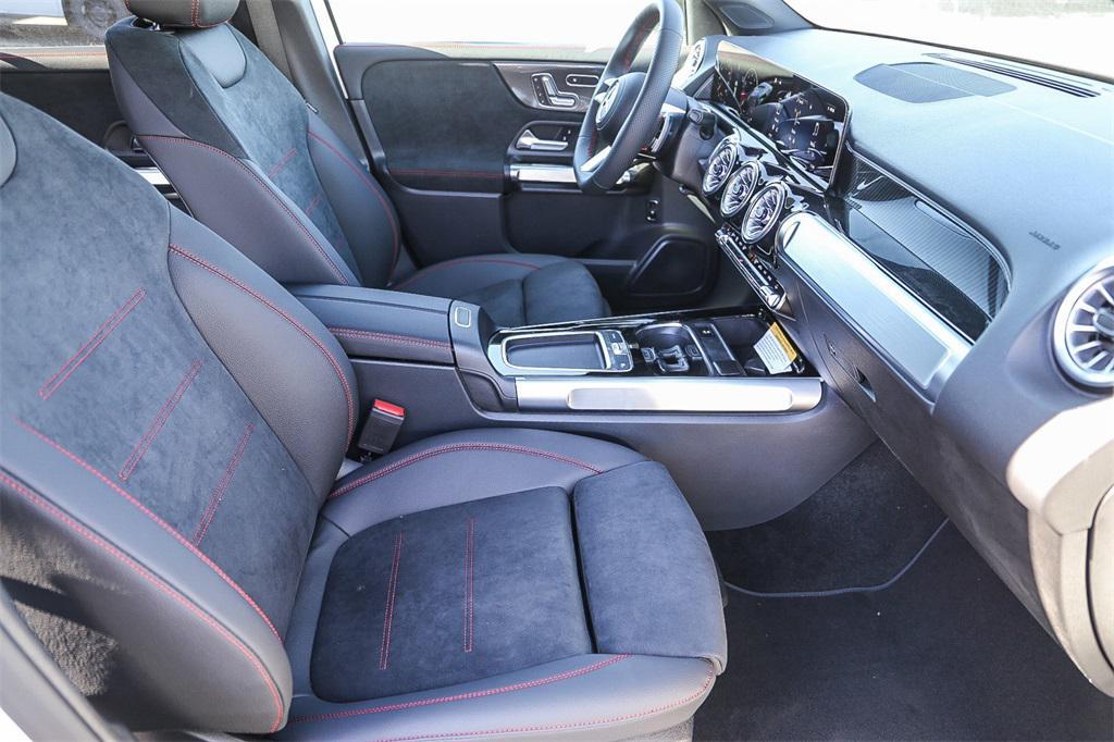 new 2024 Mercedes-Benz GLB 250 car, priced at $52,040