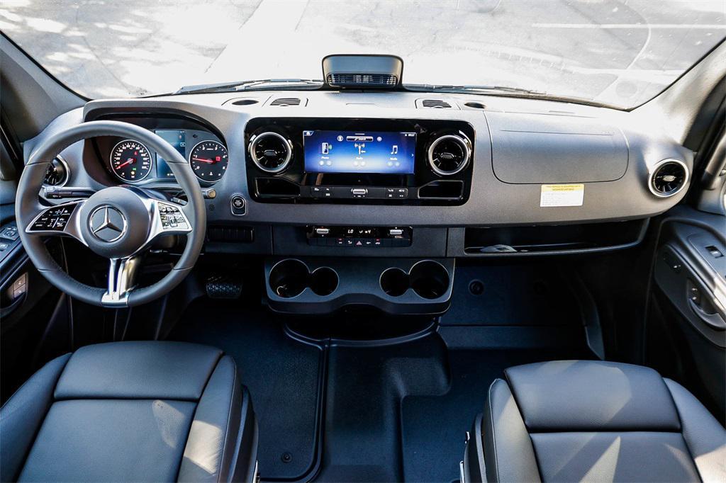 new 2025 Mercedes-Benz Sprinter 2500 car