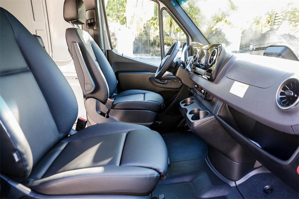 new 2025 Mercedes-Benz Sprinter 2500 car