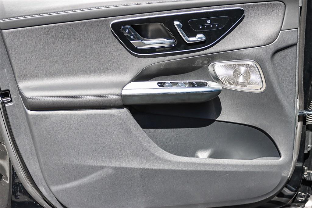 new 2024 Mercedes-Benz GLC 300 car, priced at $59,655