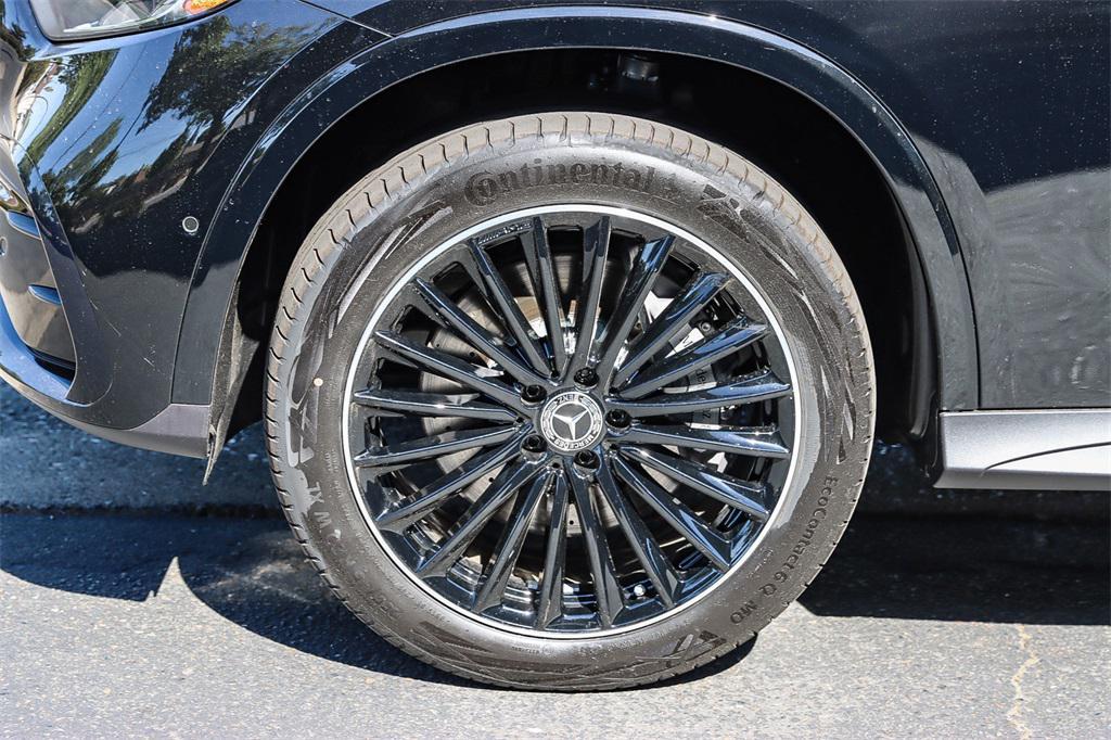 new 2024 Mercedes-Benz GLC 300 car, priced at $59,655
