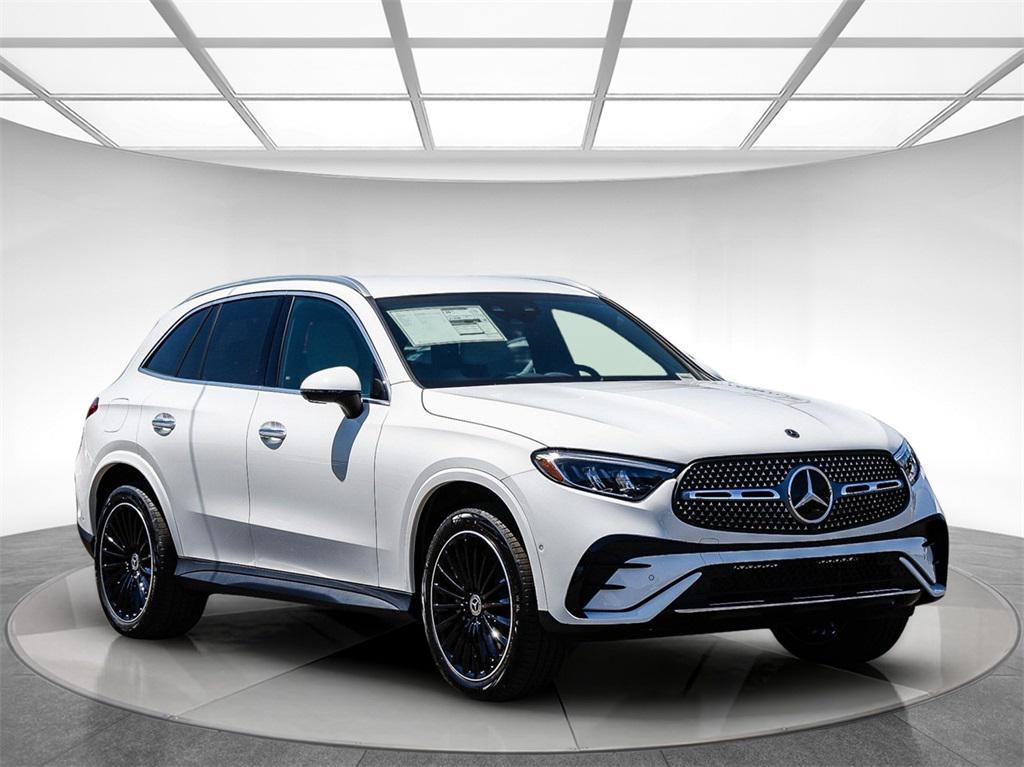 new 2025 Mercedes-Benz GLC 300 car, priced at $62,105