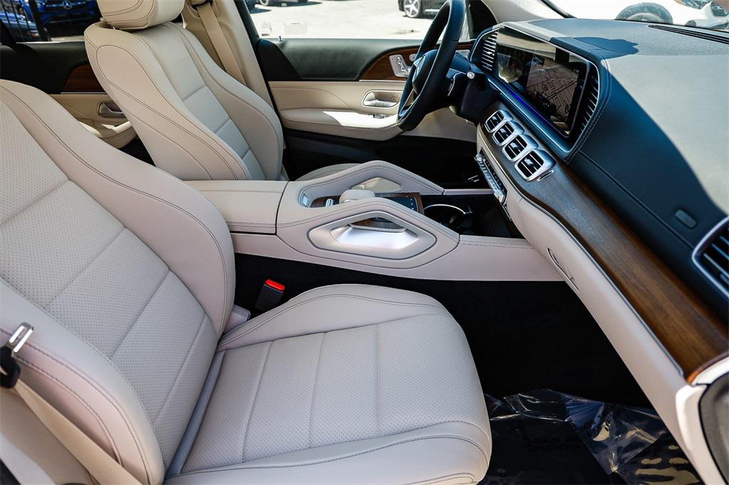 new 2025 Mercedes-Benz GLS 450 car, priced at $91,580