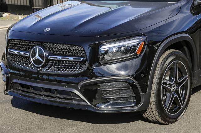new 2024 Mercedes-Benz GLB 250 car, priced at $52,815
