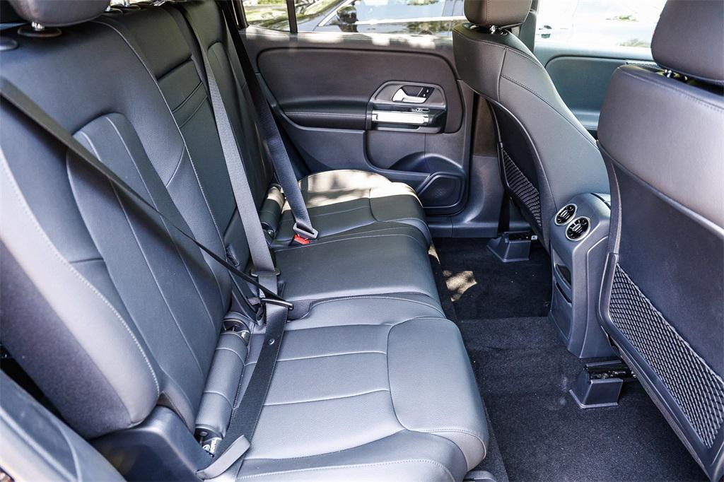 new 2025 Mercedes-Benz GLB 250 car, priced at $47,145