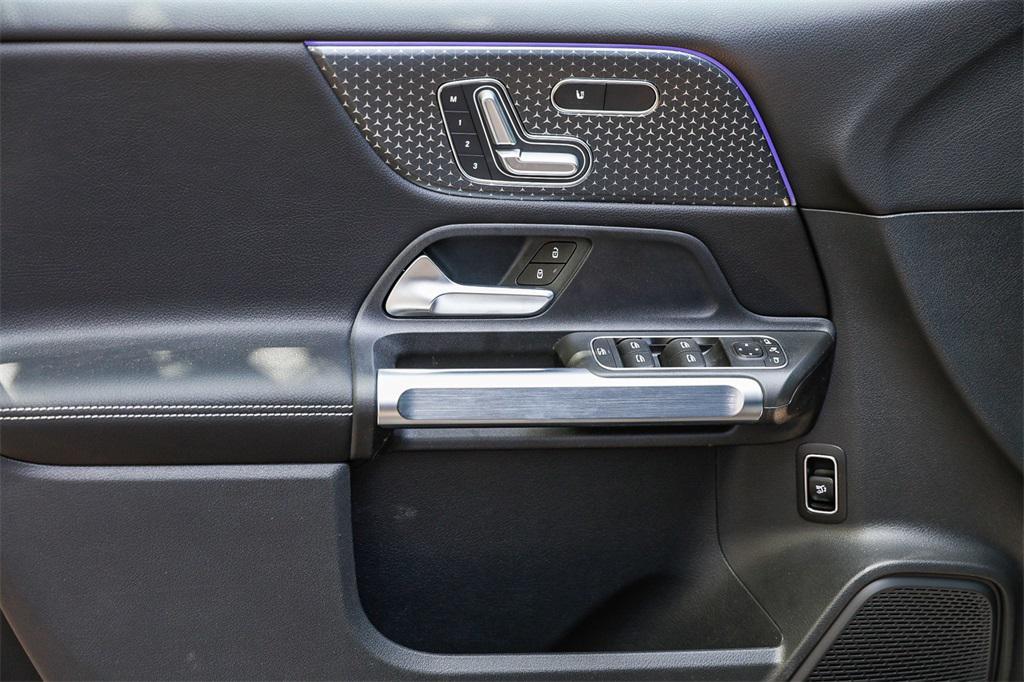 new 2025 Mercedes-Benz GLB 250 car, priced at $47,145