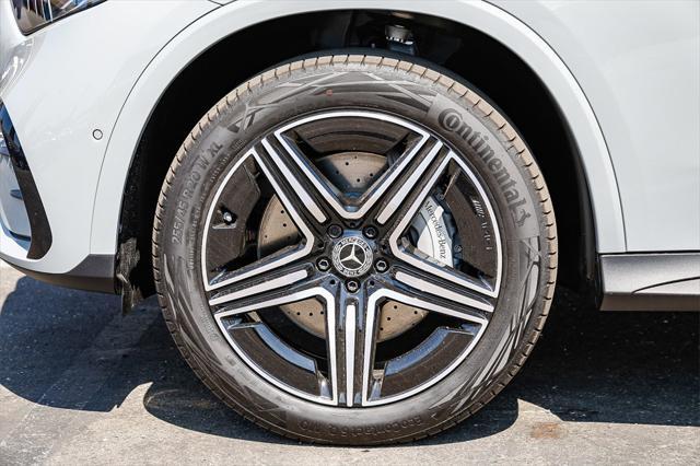 new 2025 Mercedes-Benz GLC 300 car
