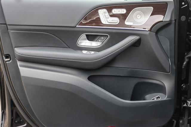 new 2025 Mercedes-Benz GLS 450 car, priced at $92,275