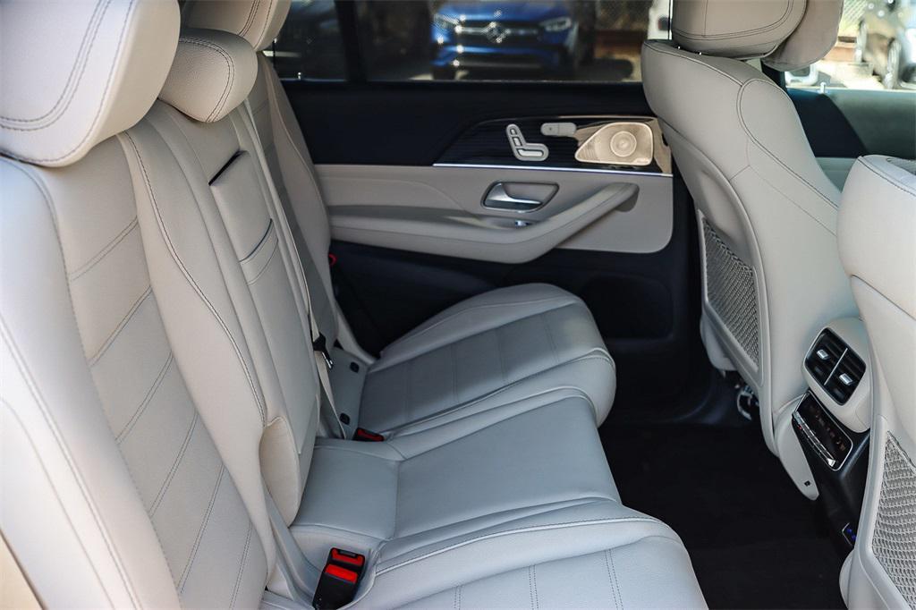 new 2025 Mercedes-Benz GLS 580 car, priced at $129,275