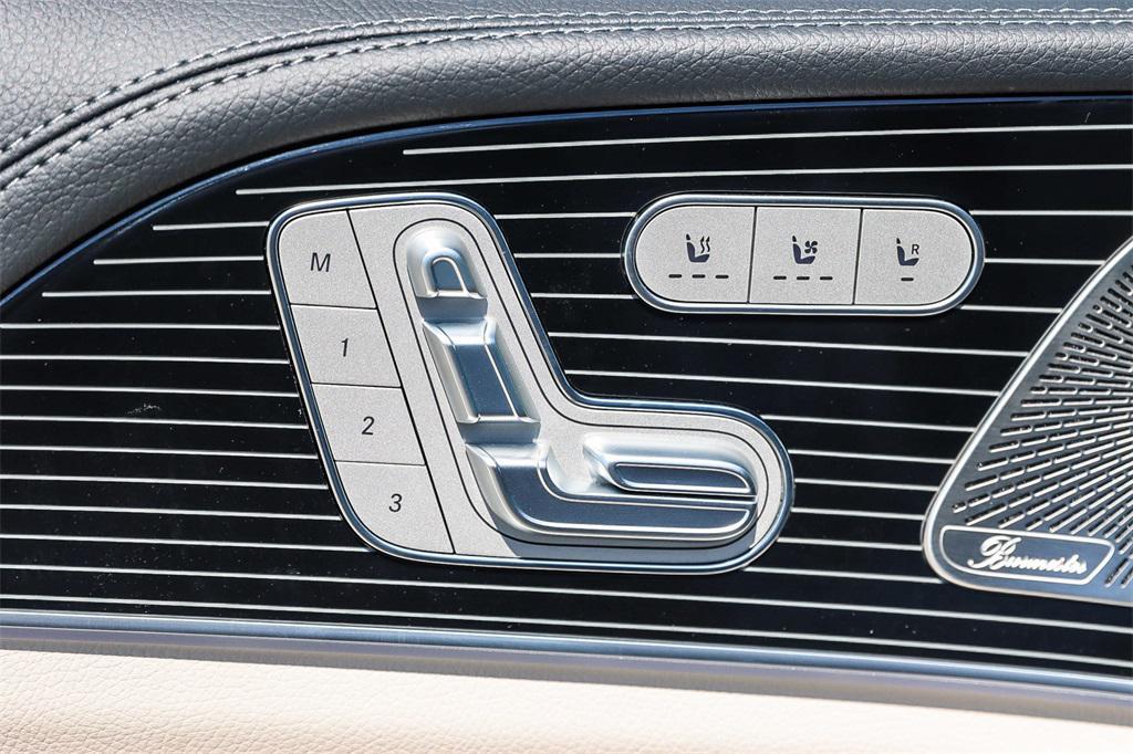 new 2025 Mercedes-Benz GLS 580 car, priced at $129,275