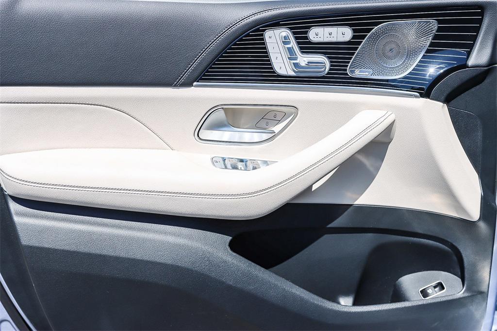 new 2025 Mercedes-Benz GLS 580 car, priced at $129,275