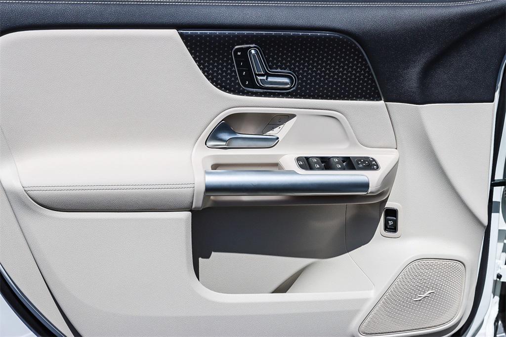 new 2025 Mercedes-Benz GLA 250 car, priced at $45,845